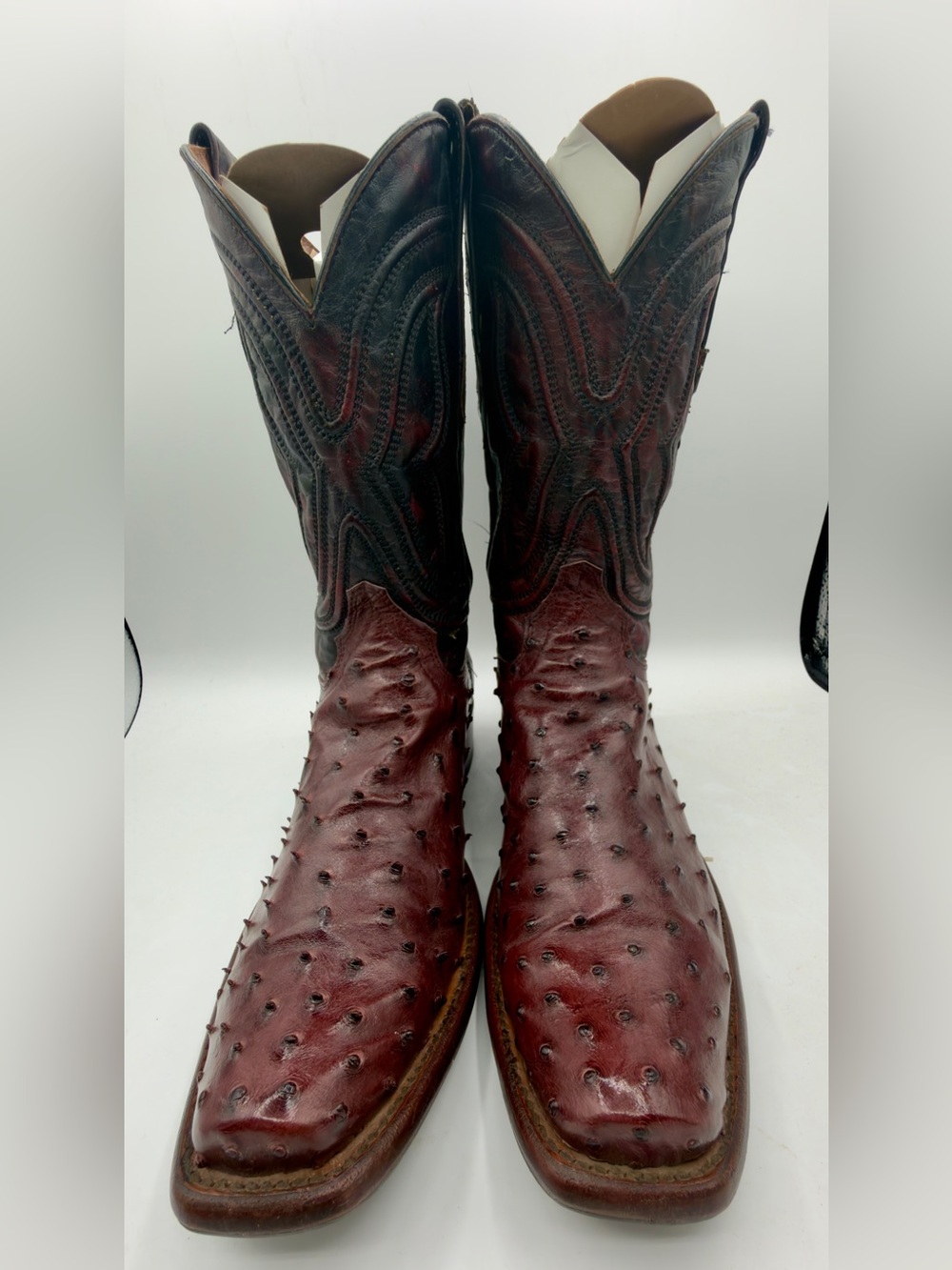Pre-owned mens full quill ostrich color burgundy excellent condition SIZE 9D